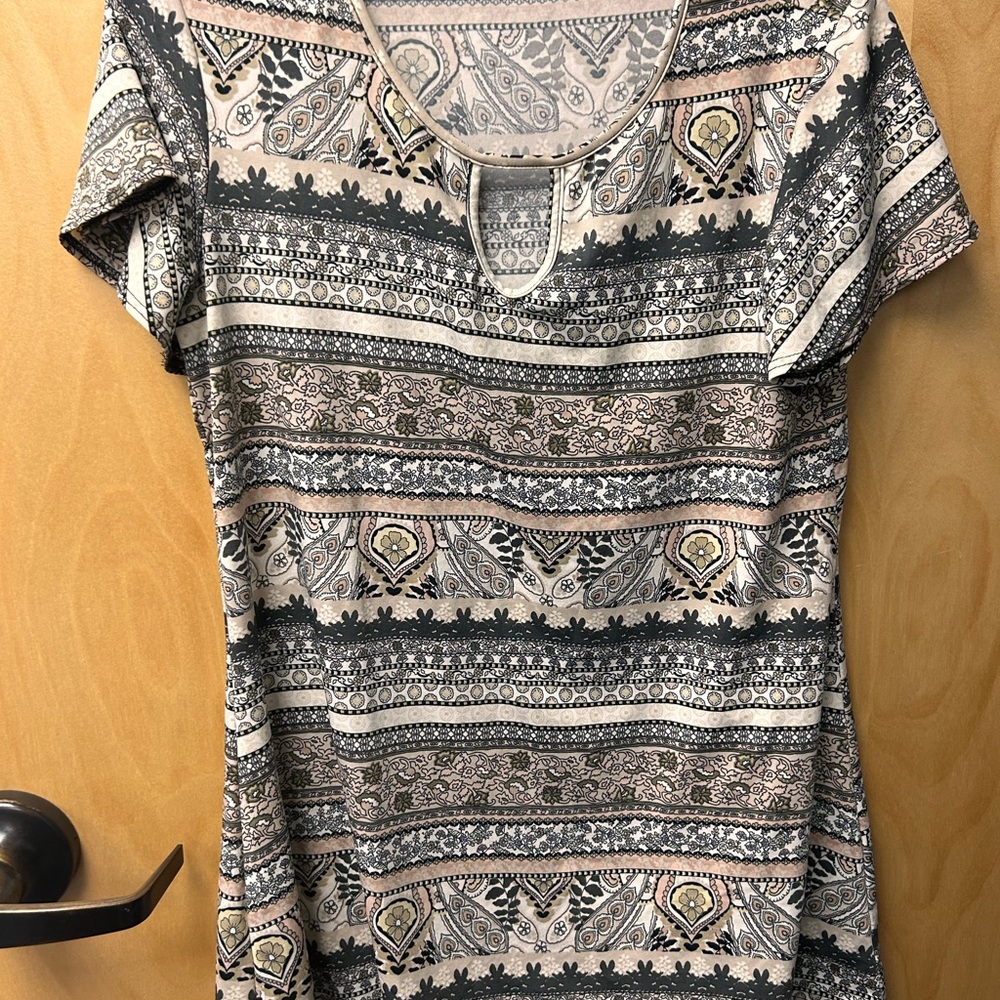Perseption gray and pink Patterned Short Sleeve Top Medium